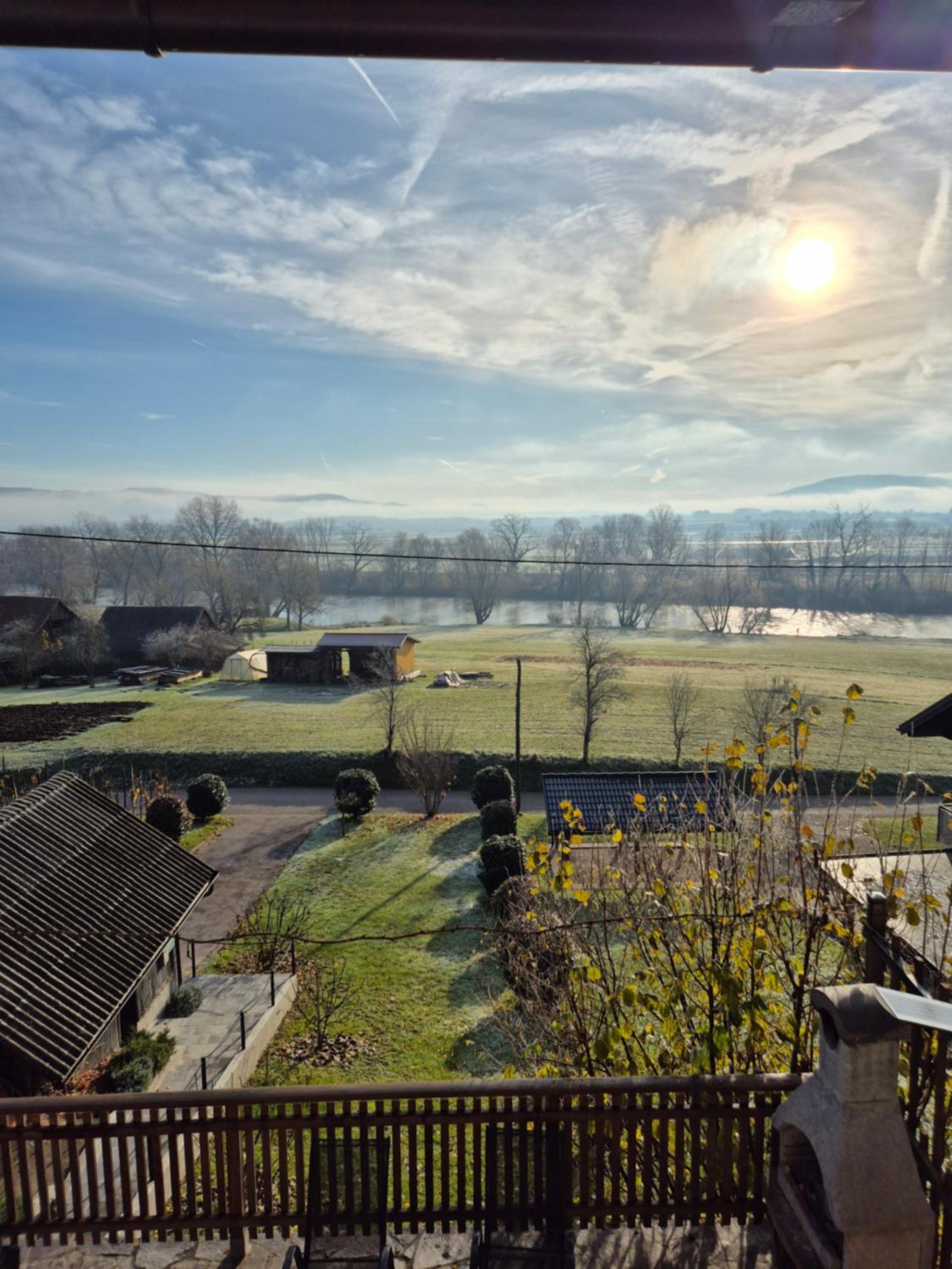 RELAX HOUSE Kolpa view Podzemelj view 2