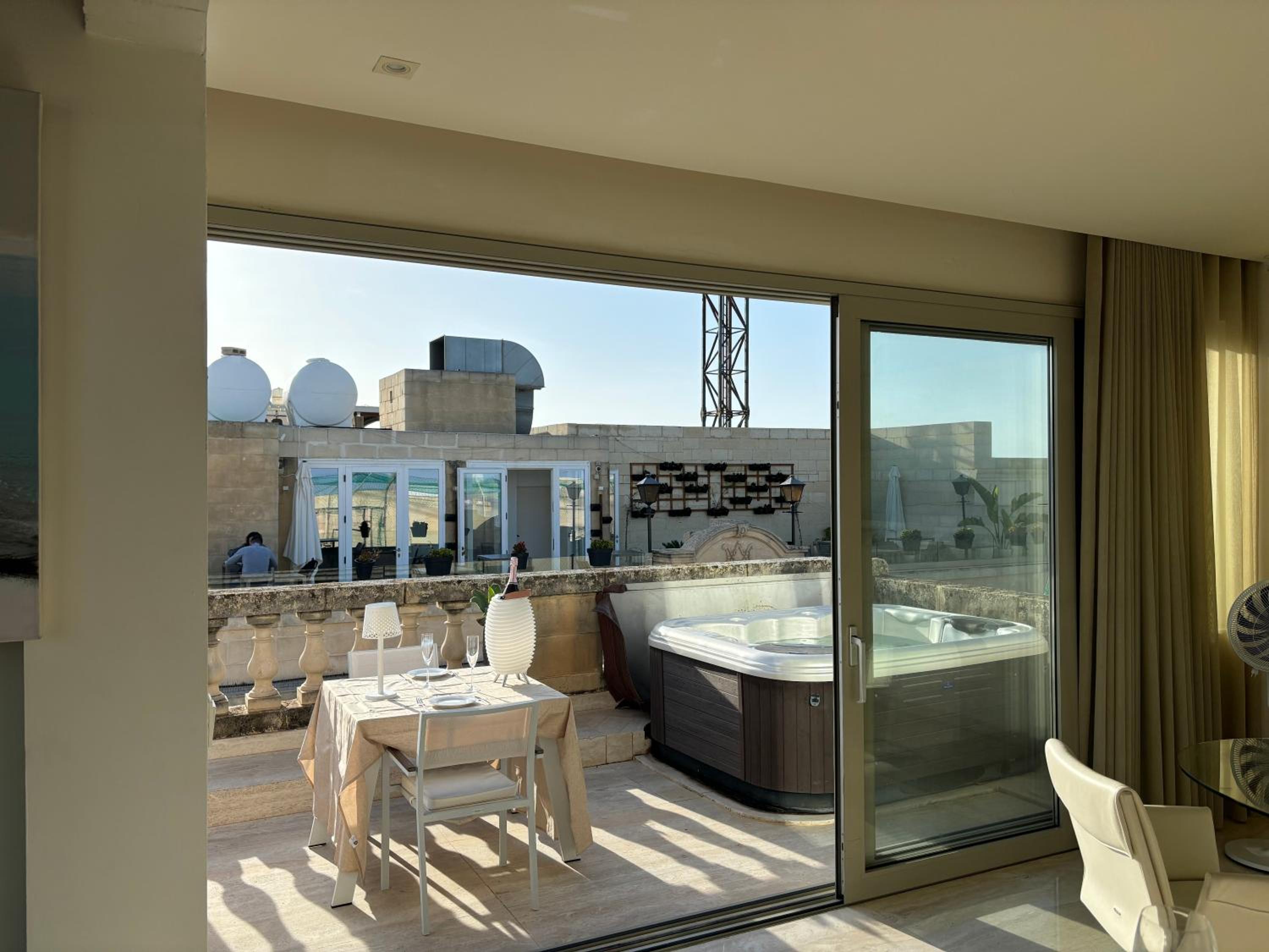Panoramic Penthouse with Jacuzzi in Valletta by MR Homes photo 3