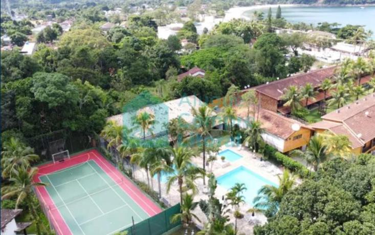Casa em condomínio de frente ao mar