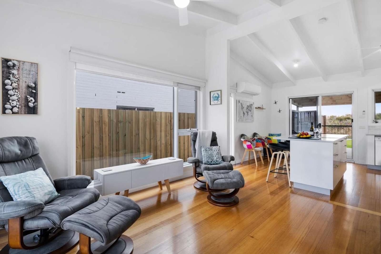Beachfront Holiday Home Close to Airport