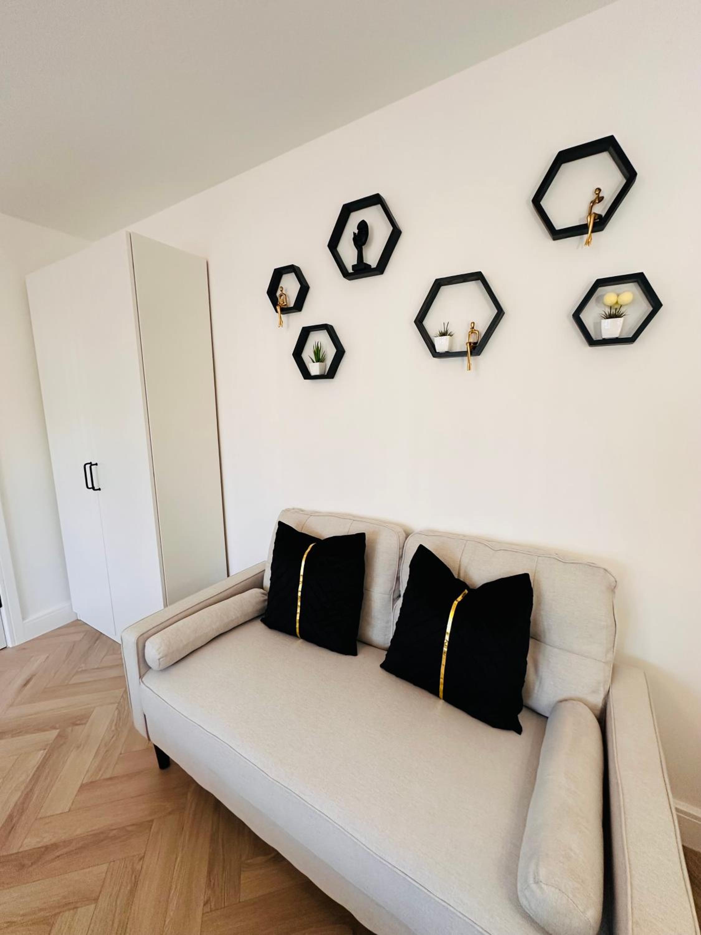 Luxury Private Room With its own Kitchenette in Halesowen R4 view 5