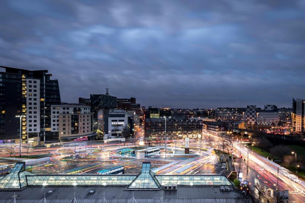 Fabulous Leeds City Center Urban Loft view 4