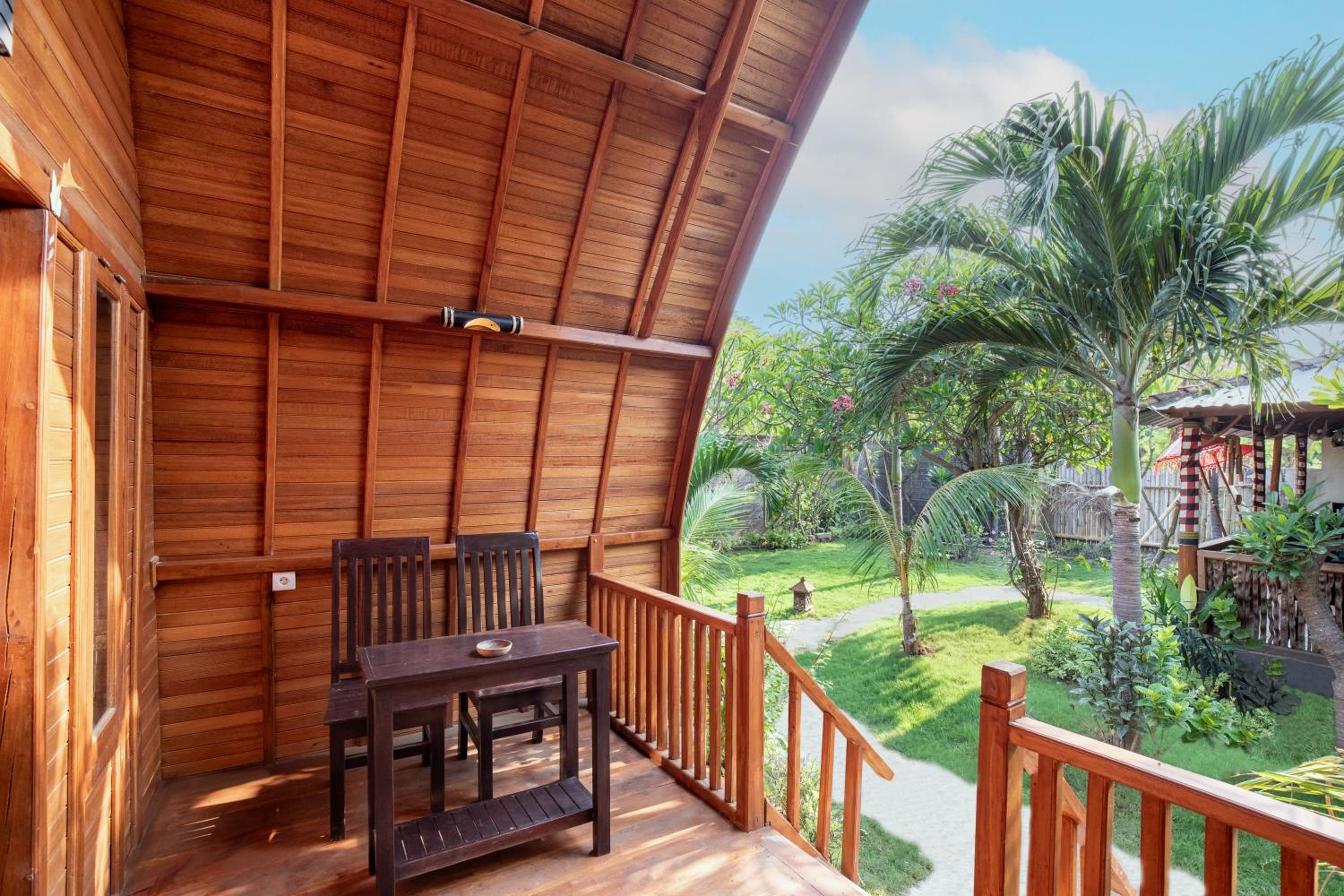 Made Taro - Menjangan Homestay