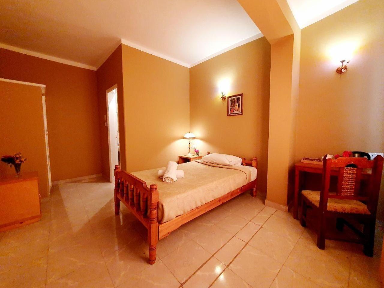 Cream Hostel