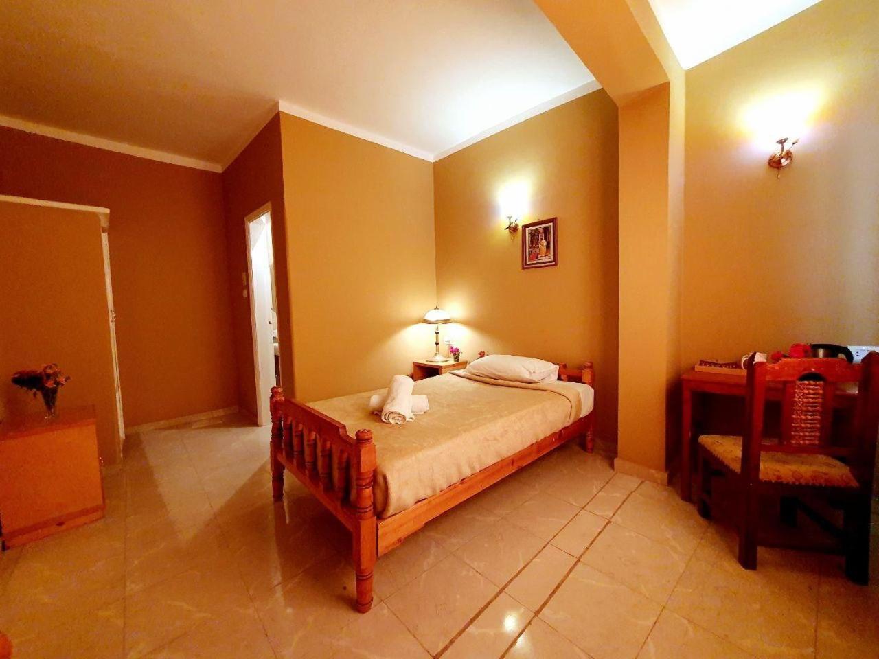 Cream Hostel