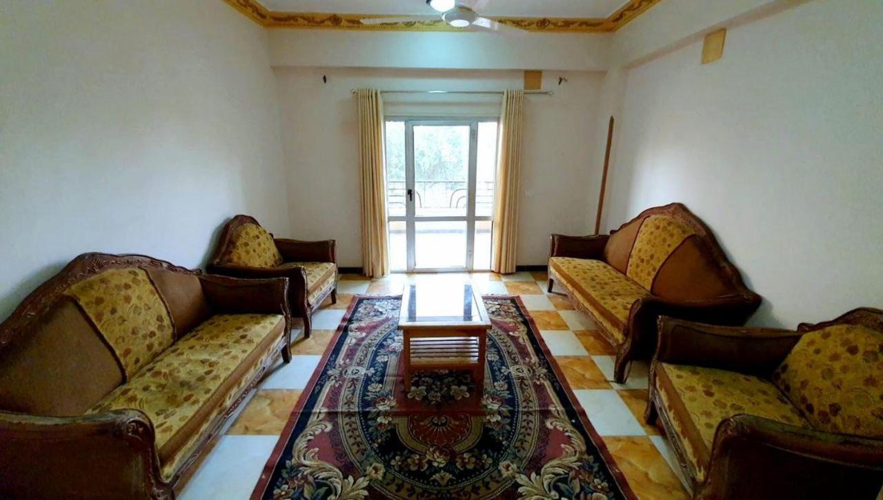 Cream Hostel