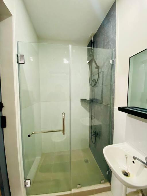 Plumera Condo Near Airport Malls & Schools with Elevator417 view 3