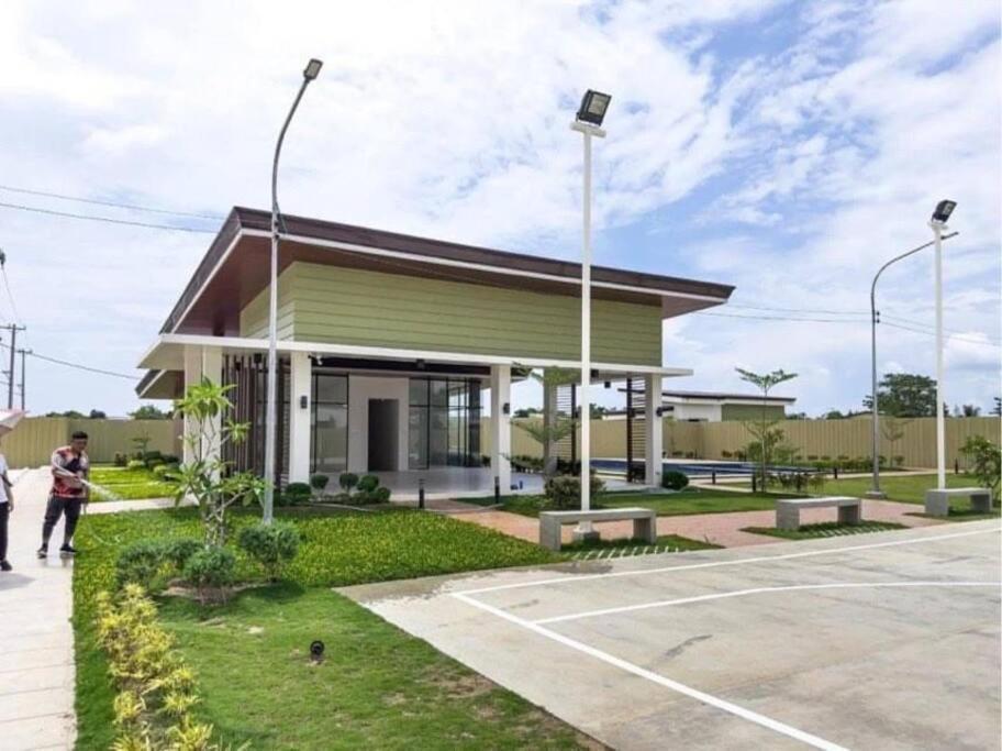Plumera Condo Near Airport Malls & Schools with Elevator417 view 5
