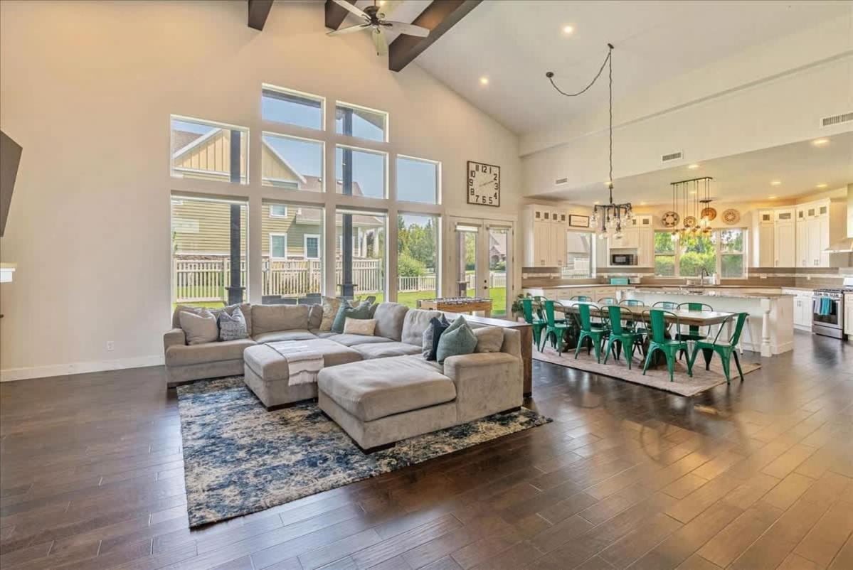 Private Hot Tub Nearby Parks Pet Friendly view 4