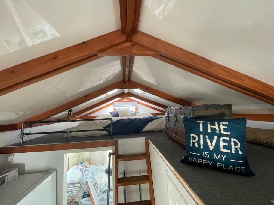 Houseboat in Providence! view 4