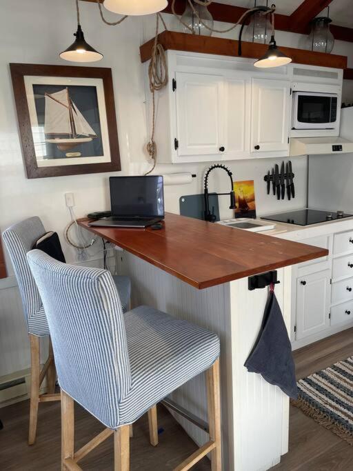 Houseboat in Providence! view 5