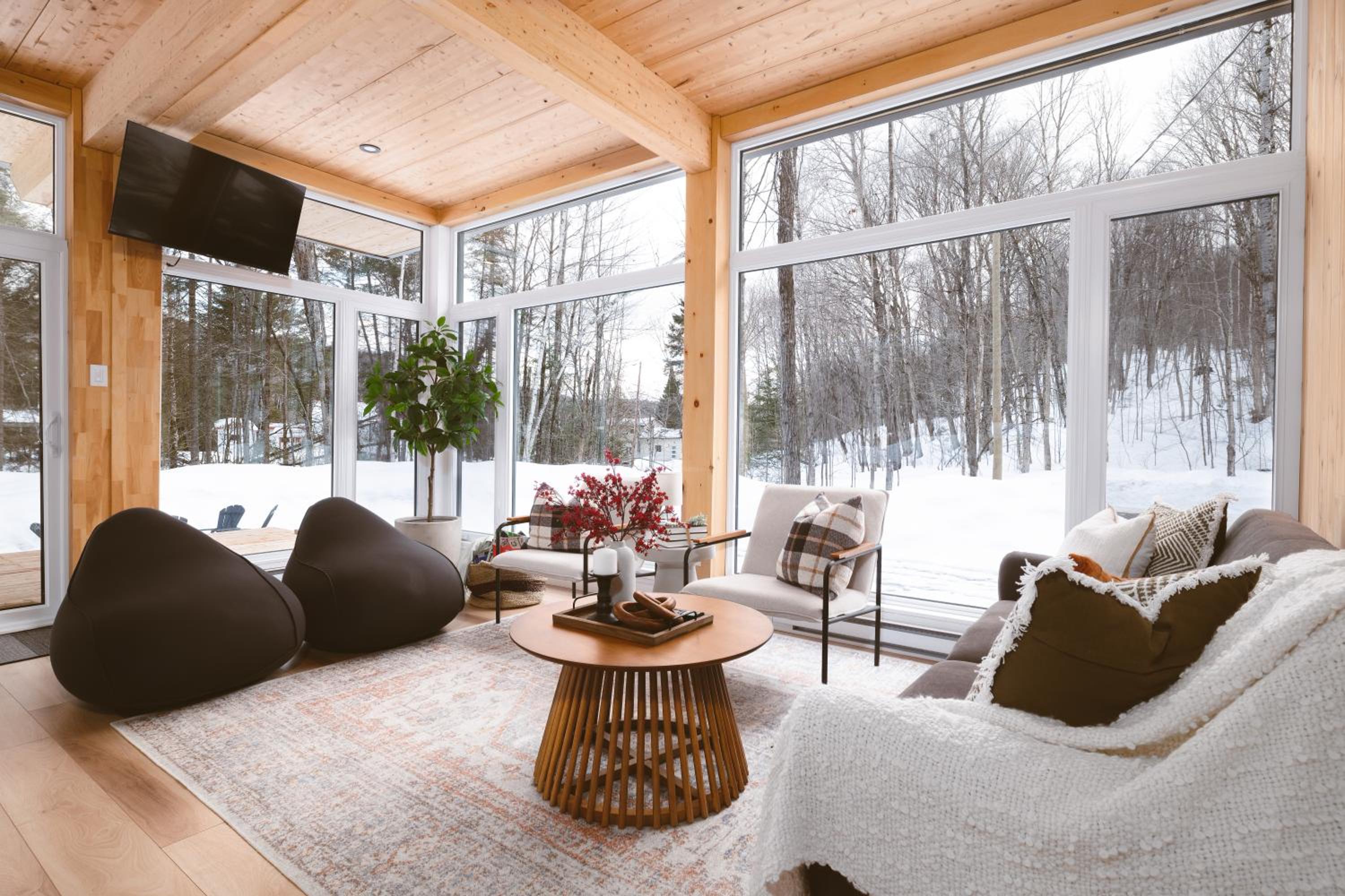 Hotel Starry Tremblant l Design Vue Spa Lac Plage - Image 1