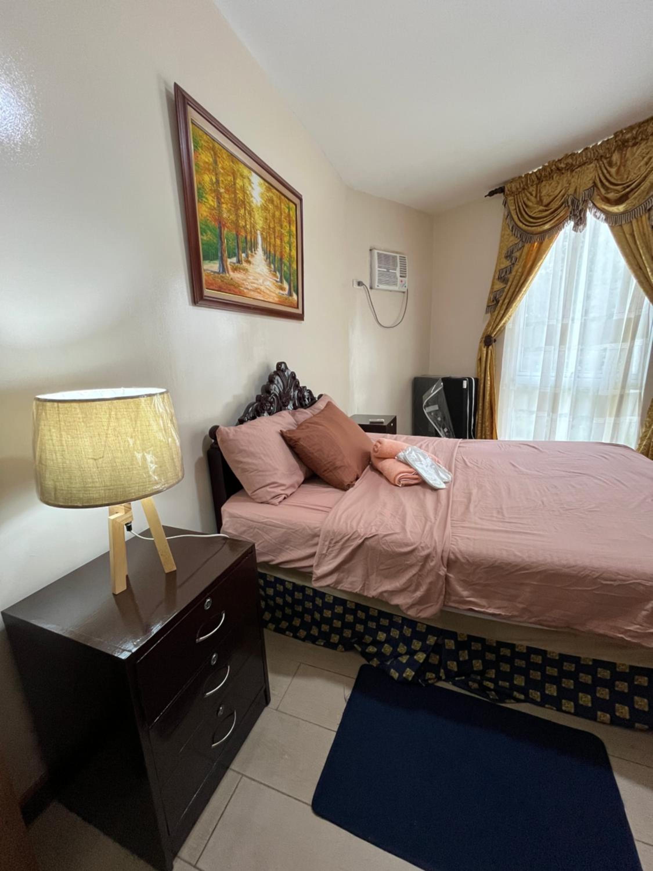 Venice Apartments in McKinley Hill BGC Taguig with Netflix and WiFi view 4