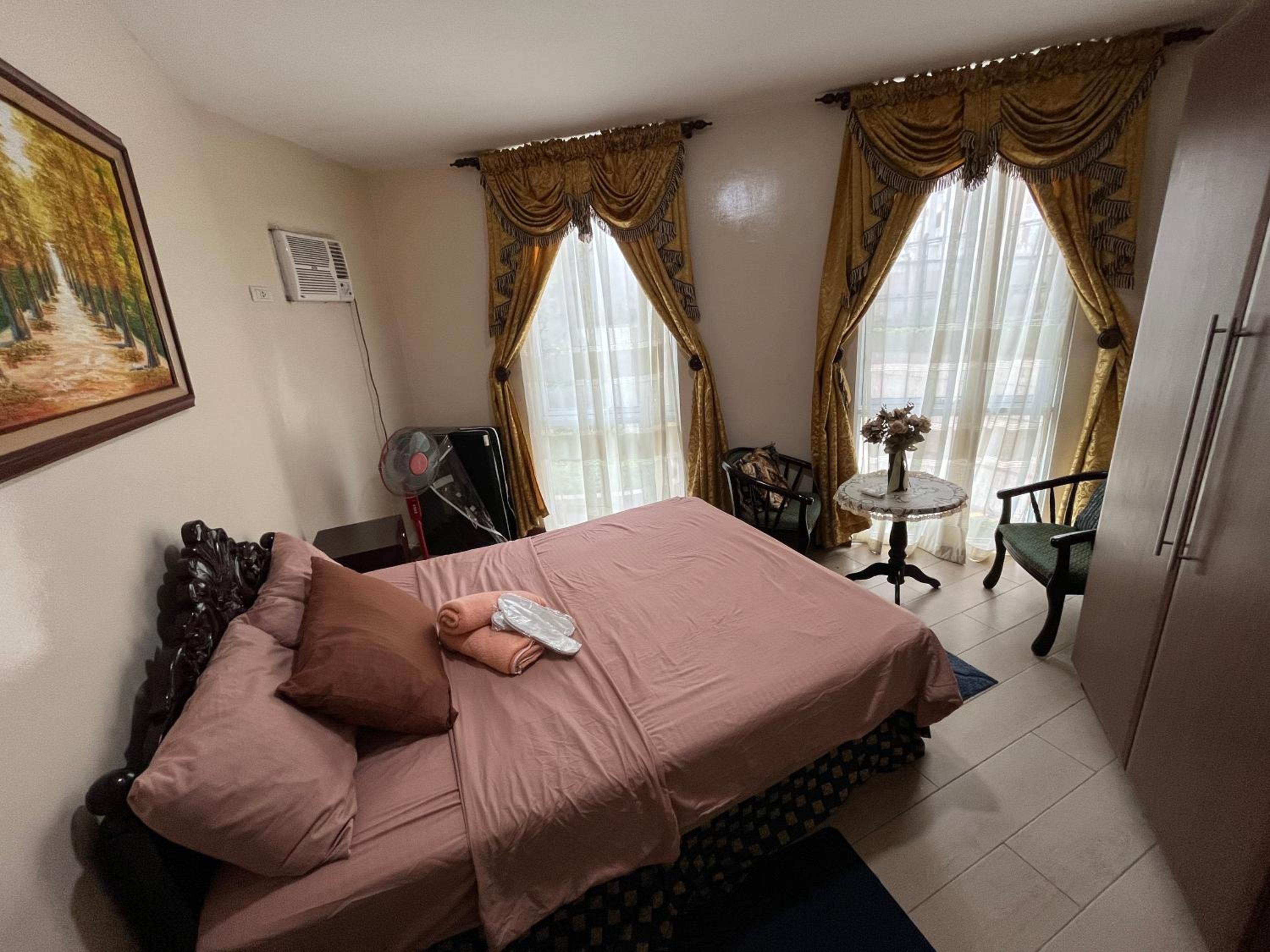 Venice Apartments in McKinley Hill BGC Taguig with Netflix and WiFi view 3