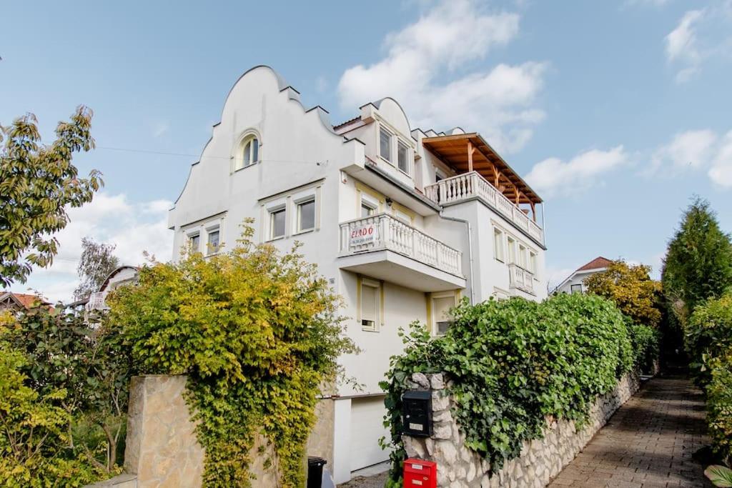 Lovely flat with large terrace