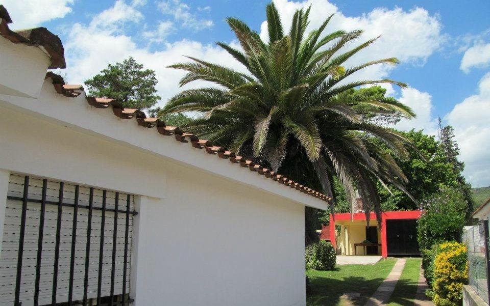 Casa con Pileta y Jardín a tres cuadras del Lago