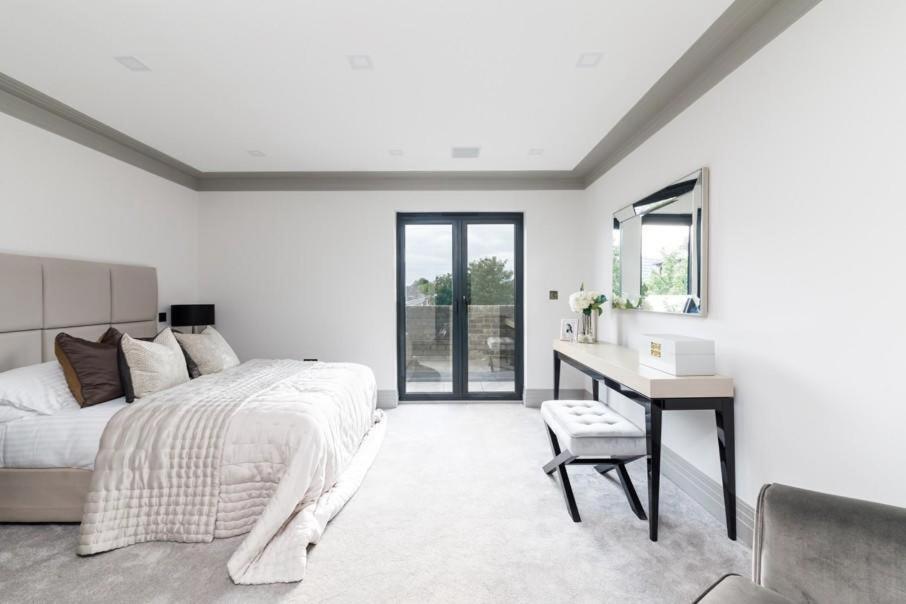 Spacious 4-Bedroom, 3-Bathroom Retreat with additional Separate Toilet and Private Garden view 2