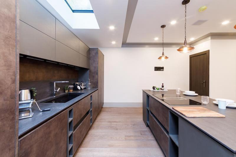 Spacious 4-Bedroom, 3-Bathroom Retreat with additional Separate Toilet and Private Garden view 5