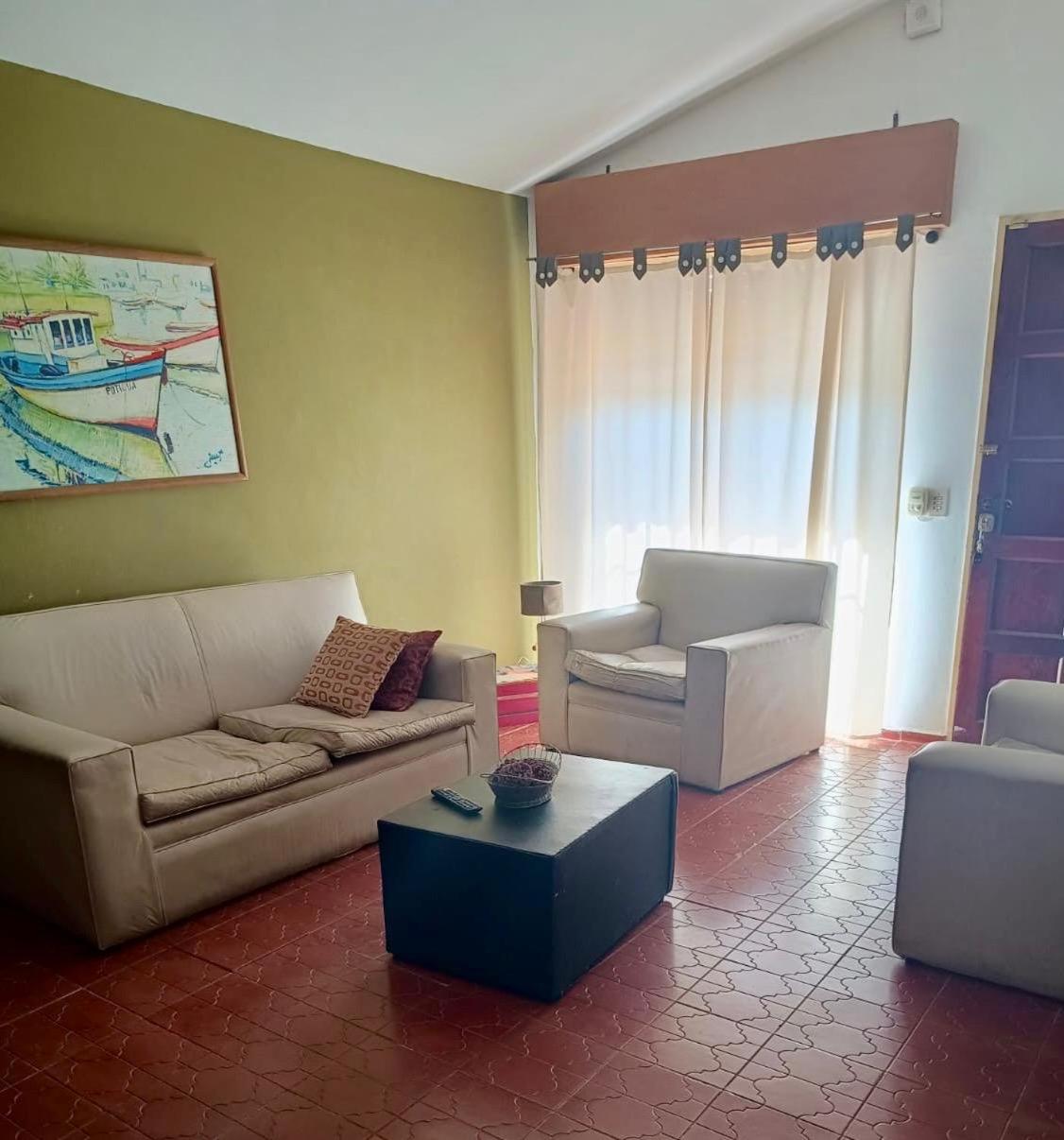 Casa con Pileta y Jardín a tres cuadras del Lago