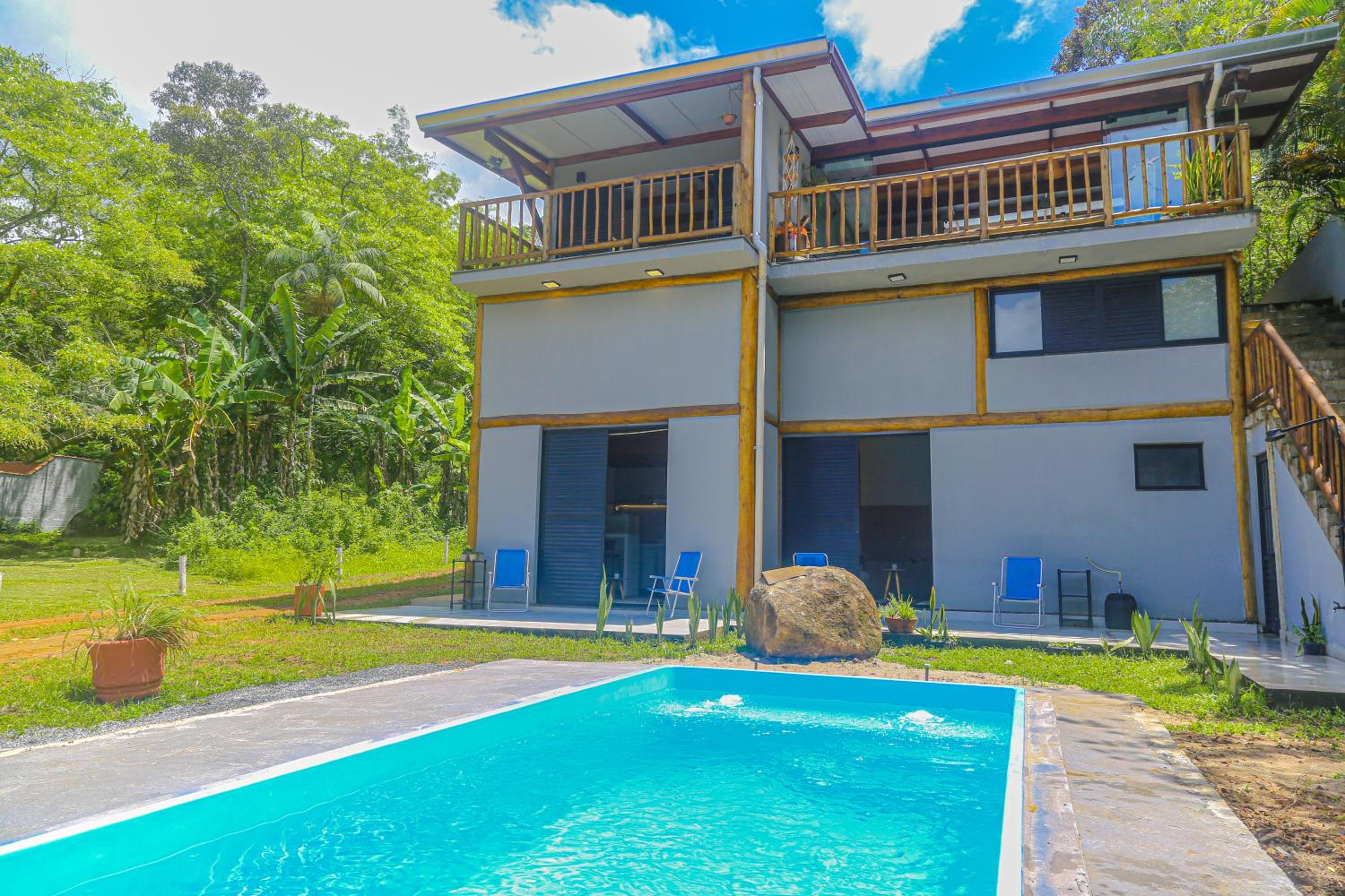 Casa 3 suítes piscina churrasqueira vista natureza