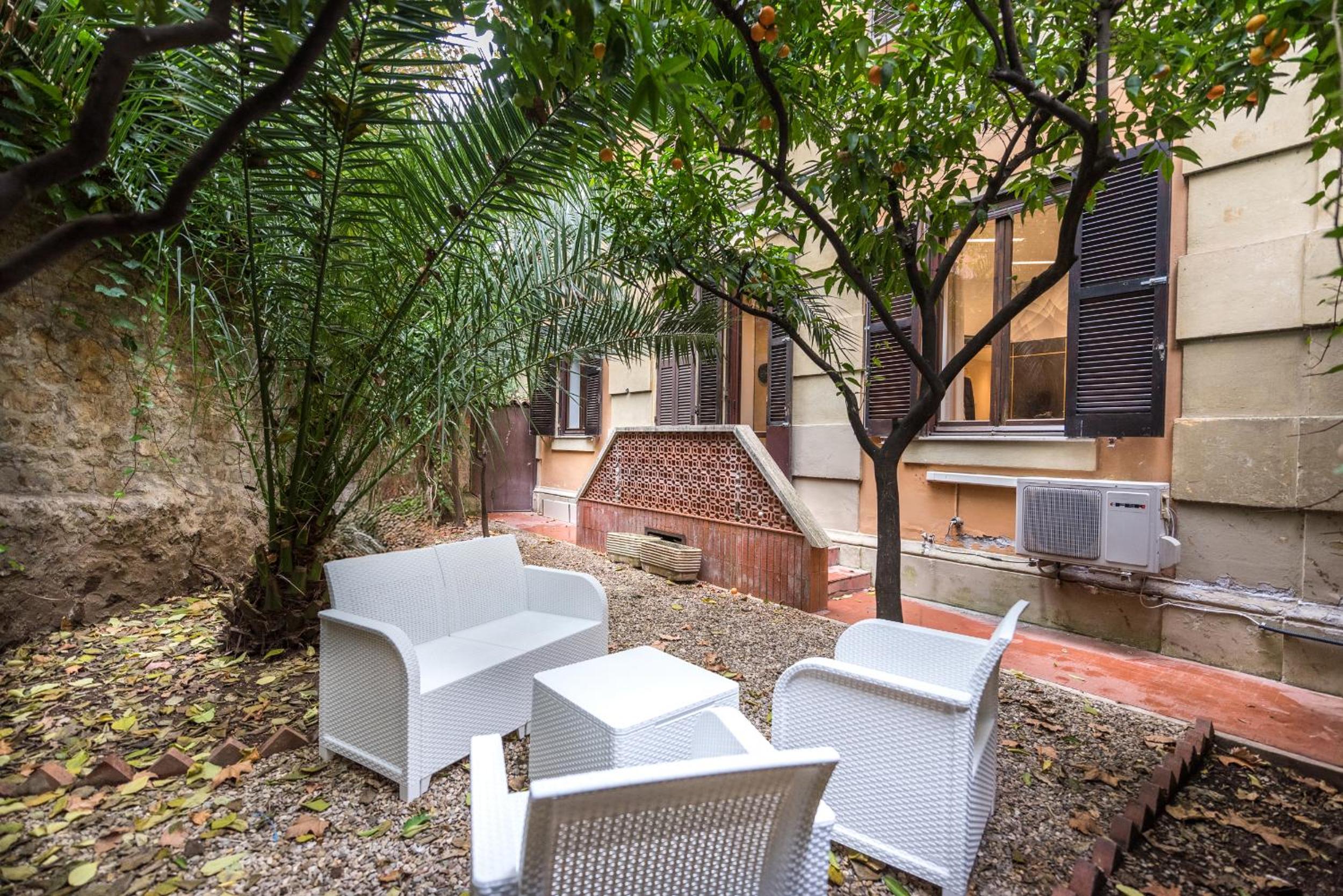 Trastevere suites Luxury Garden Retreat