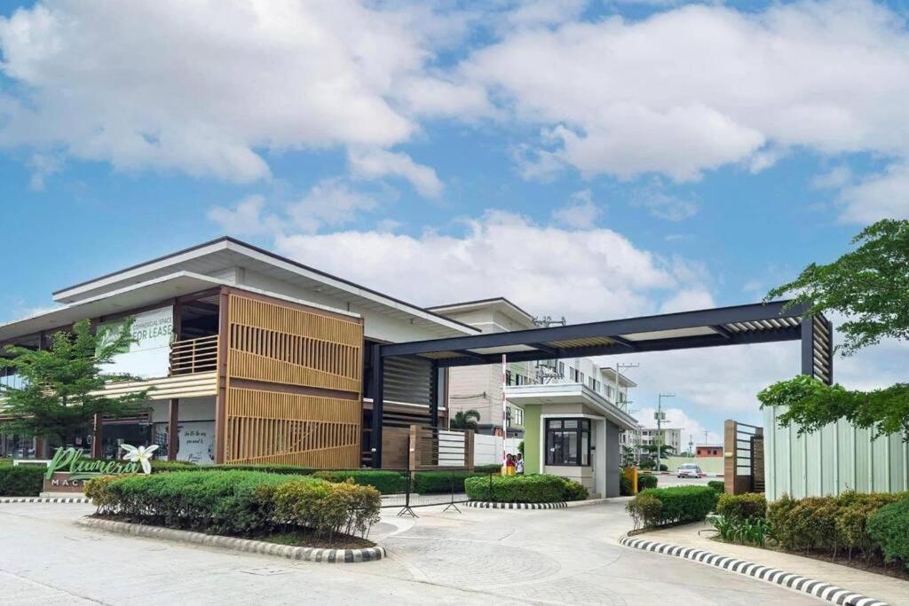 Plumera Condo Near Airport Malls & Schools with Elevator205 view 4