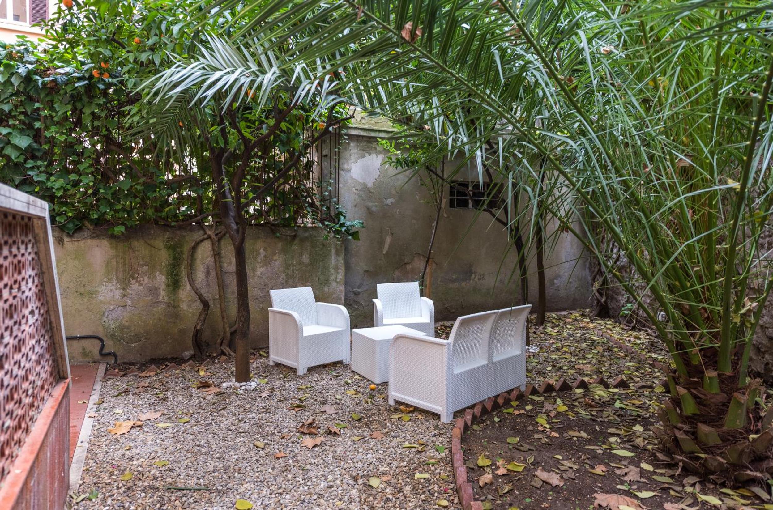Trastevere suites Luxury Garden Retreat