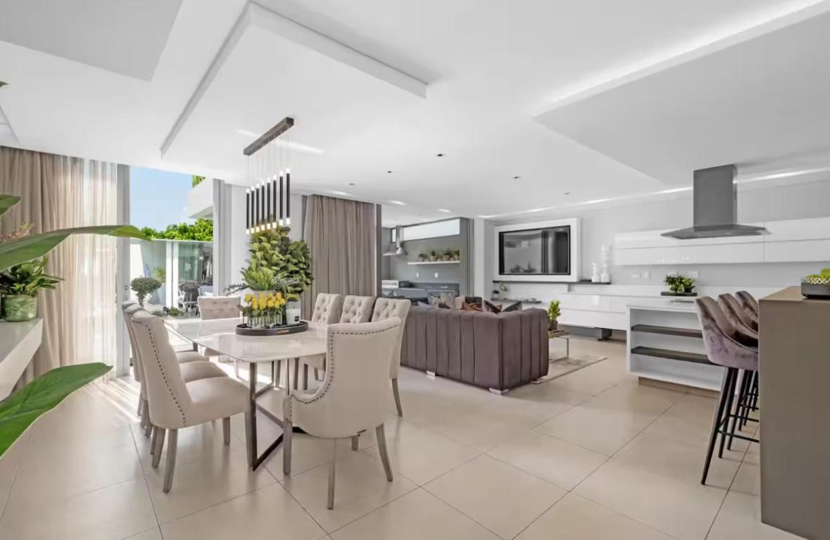 4 bedroom house 2 bathrooms