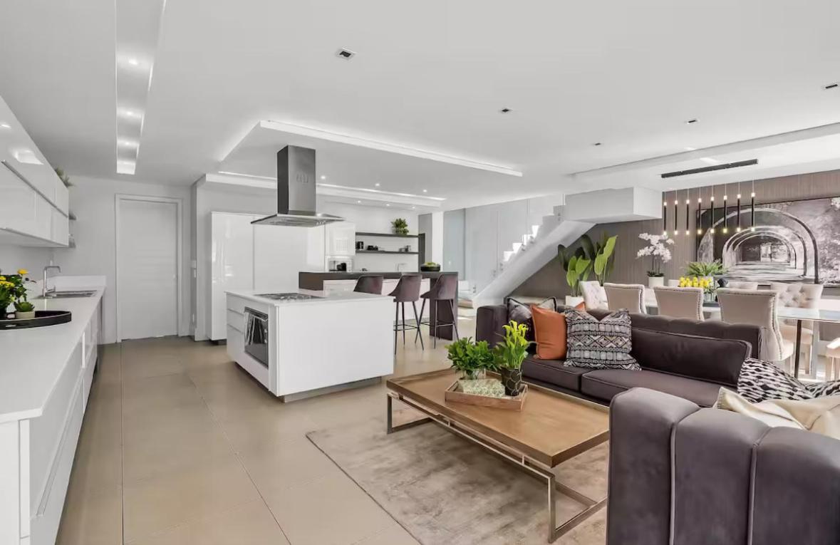 4 bedroom house 2 bathrooms