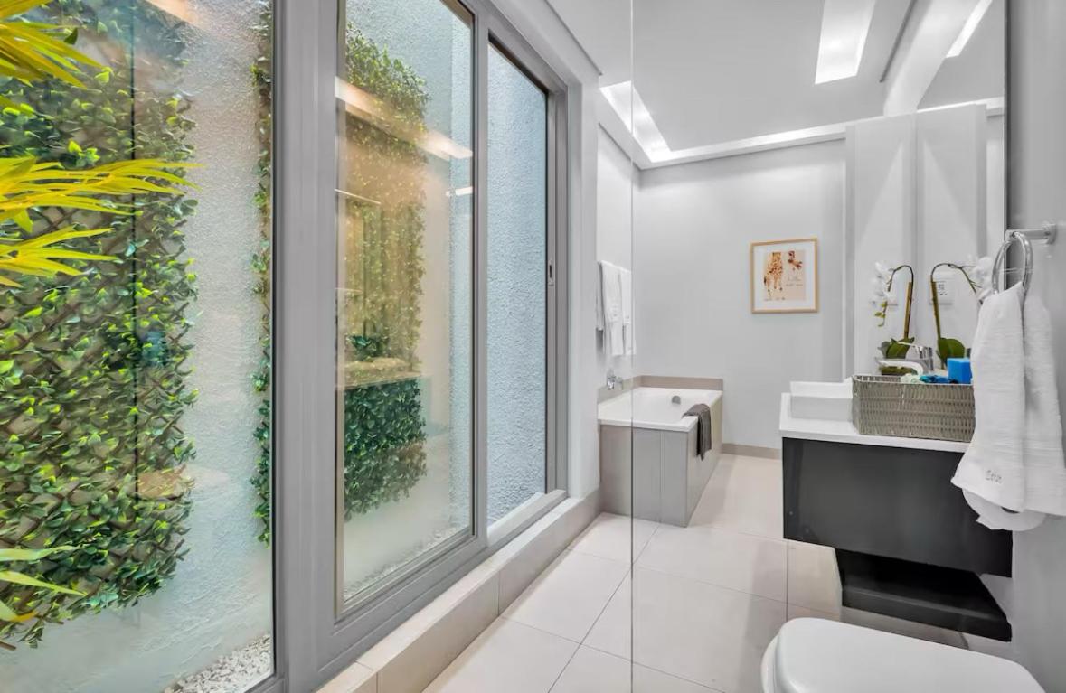 4 bedroom house 2 bathrooms