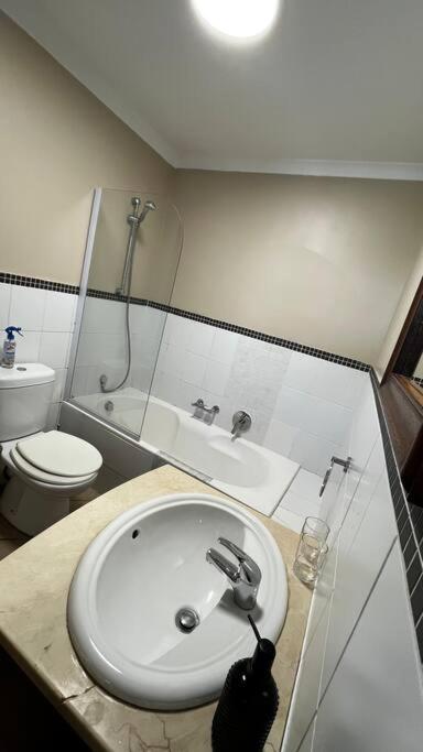 Cosy Central Apartment - By ARPA Hospitalities view 3