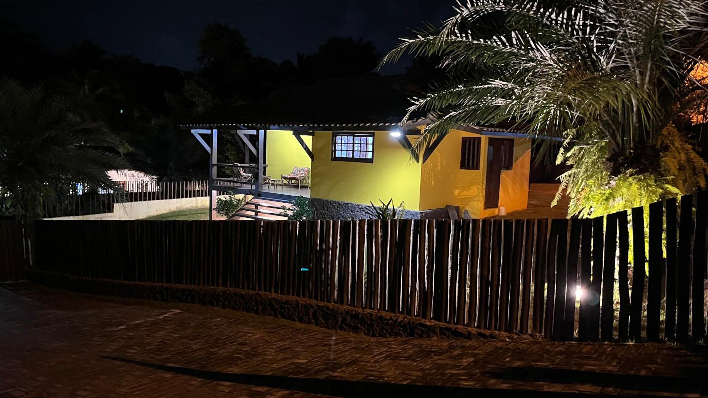 Casa Amarella - Condomínio de casas