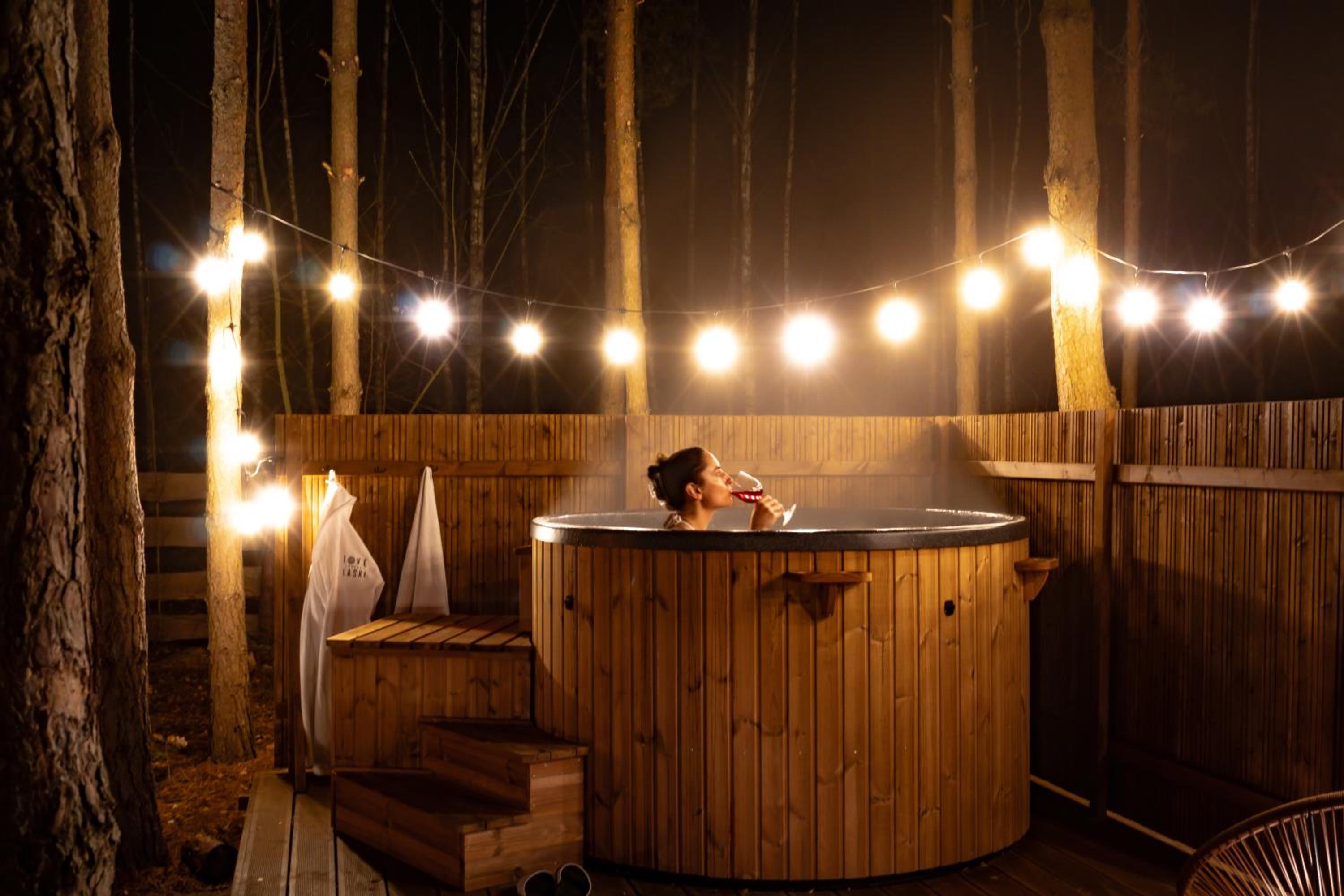 Osada LoveLaski - balia jacuzzi, sauna i kominek - całoroczne domki premium