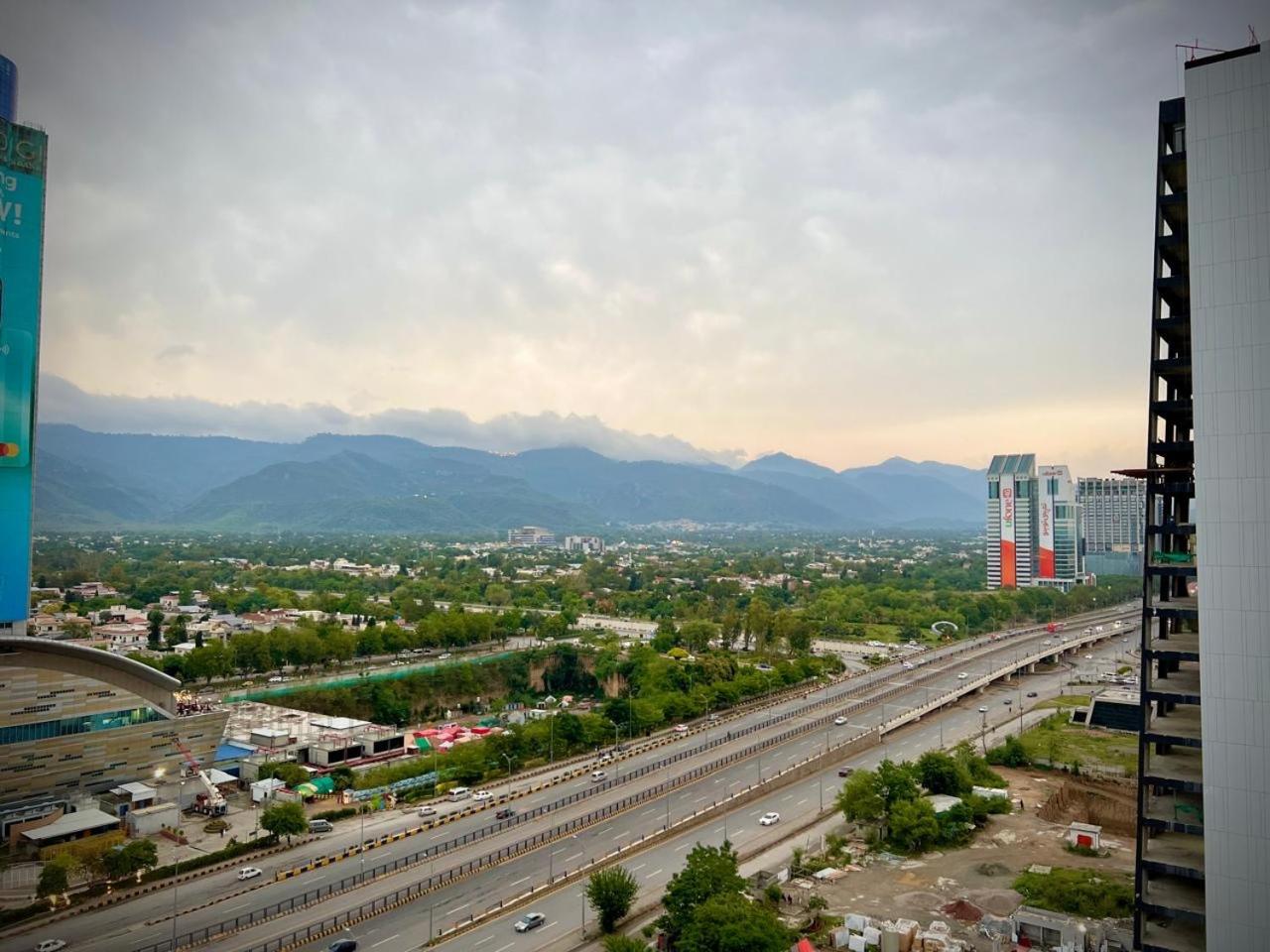 Sky Vista Executive Apartments - Centaurus Mall View