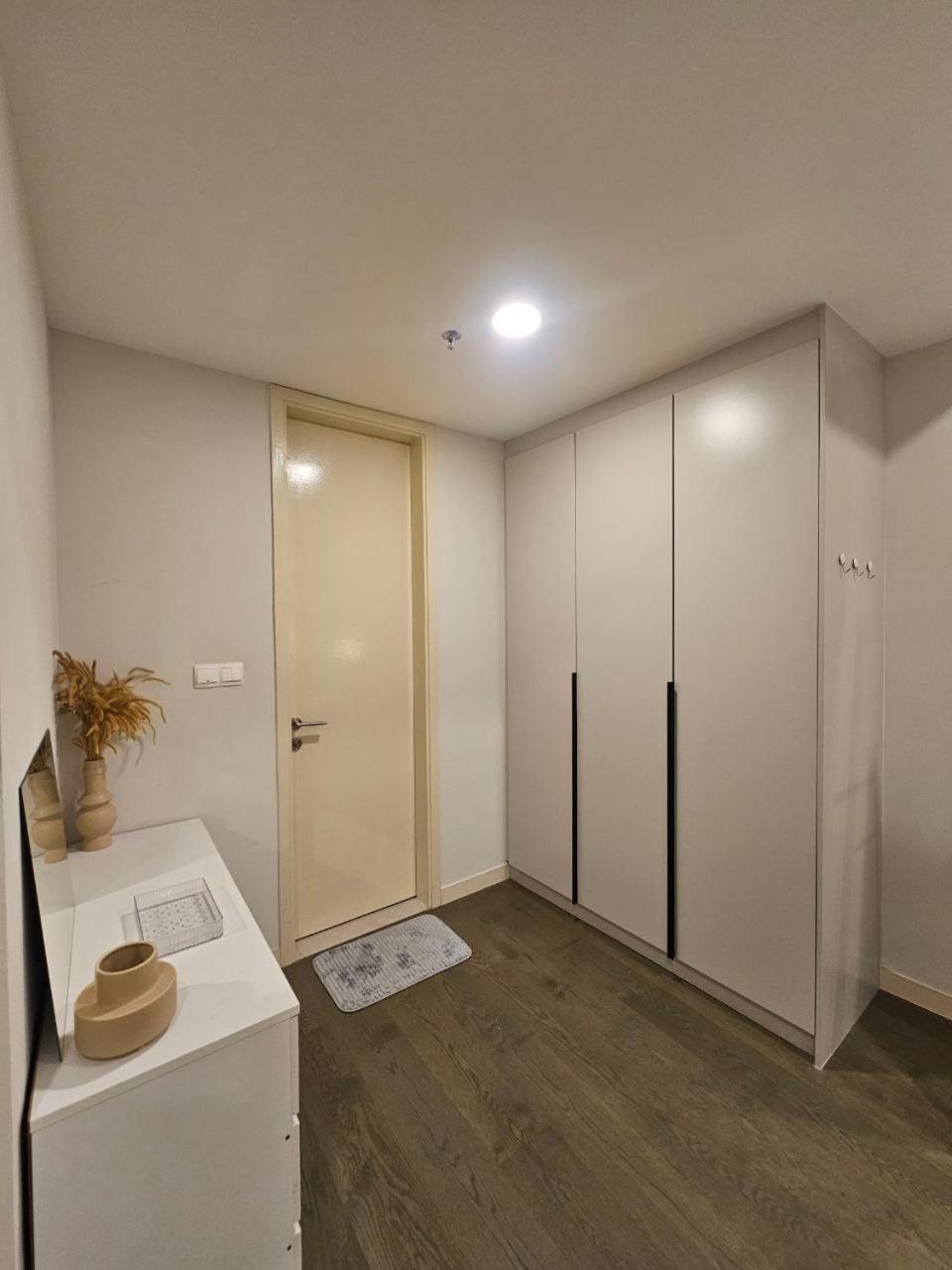 Elegant 1BR in OOAK Suites, Mont Kiara KL - Walk to Malls & Dining