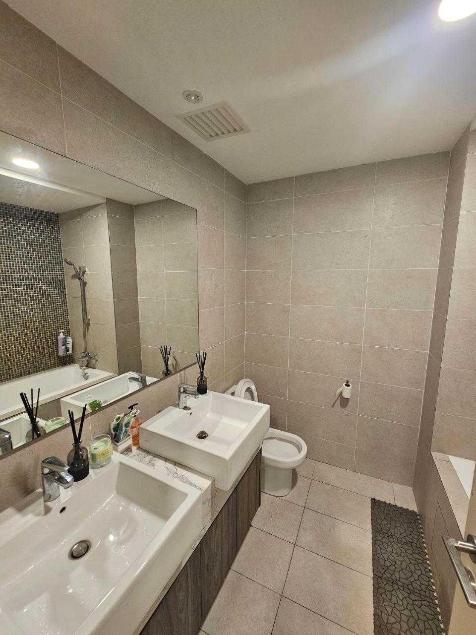 Elegant 1BR in OOAK Suites, Mont Kiara KL - Walk to Malls & Dining