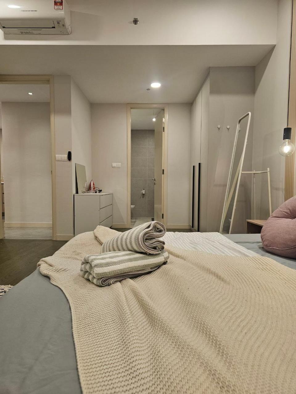 Elegant 1BR in OOAK Suites, Mont Kiara KL - Walk to Malls & Dining