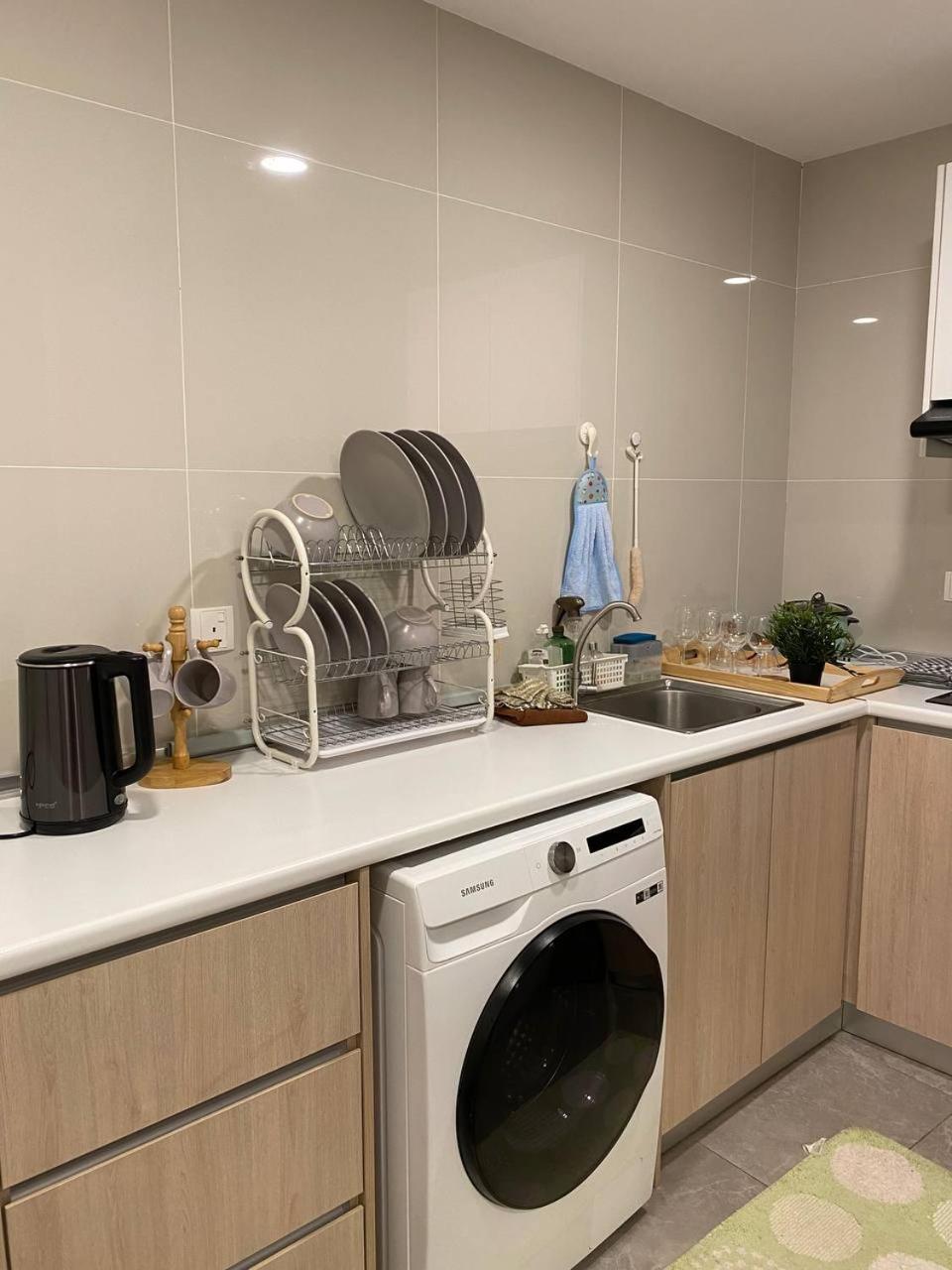 Elegant 1BR in OOAK Suites, Mont Kiara KL - Walk to Malls & Dining