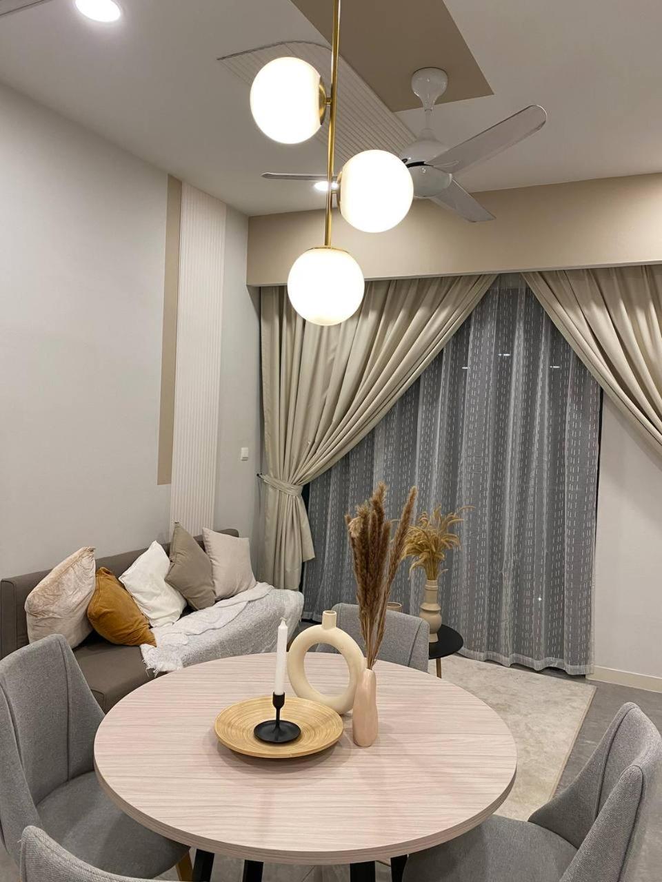 Elegant 1BR in OOAK Suites, Mont Kiara KL - Walk to Malls & Dining