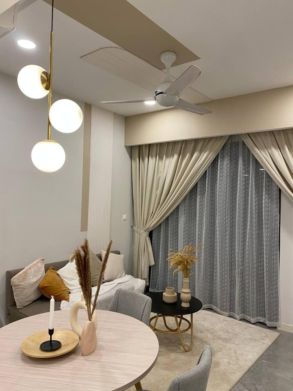 Elegant 1BR in OOAK Suites, Mont Kiara KL - Walk to Malls & Dining