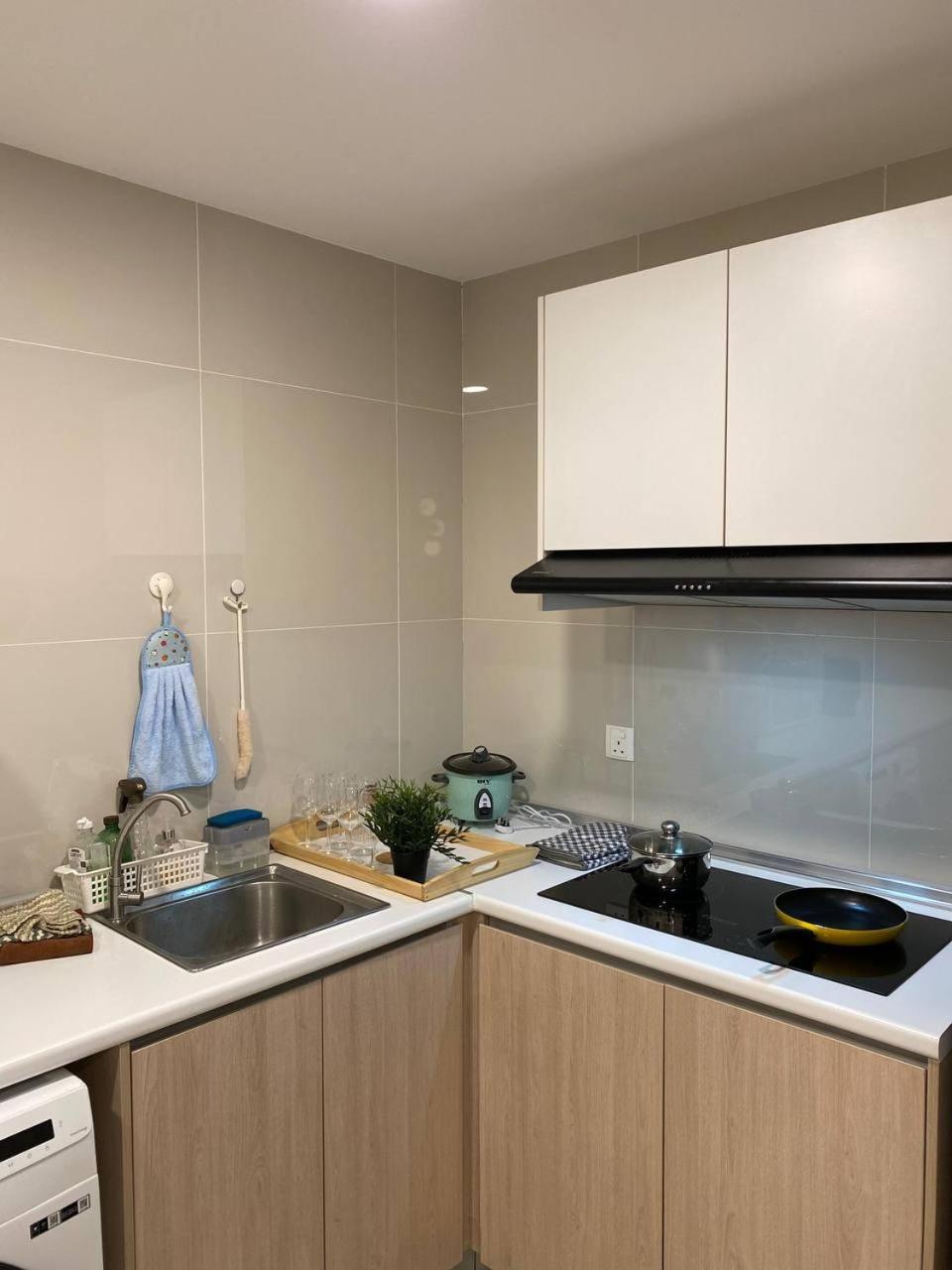 Elegant 1BR in OOAK Suites, Mont Kiara KL - Walk to Malls & Dining