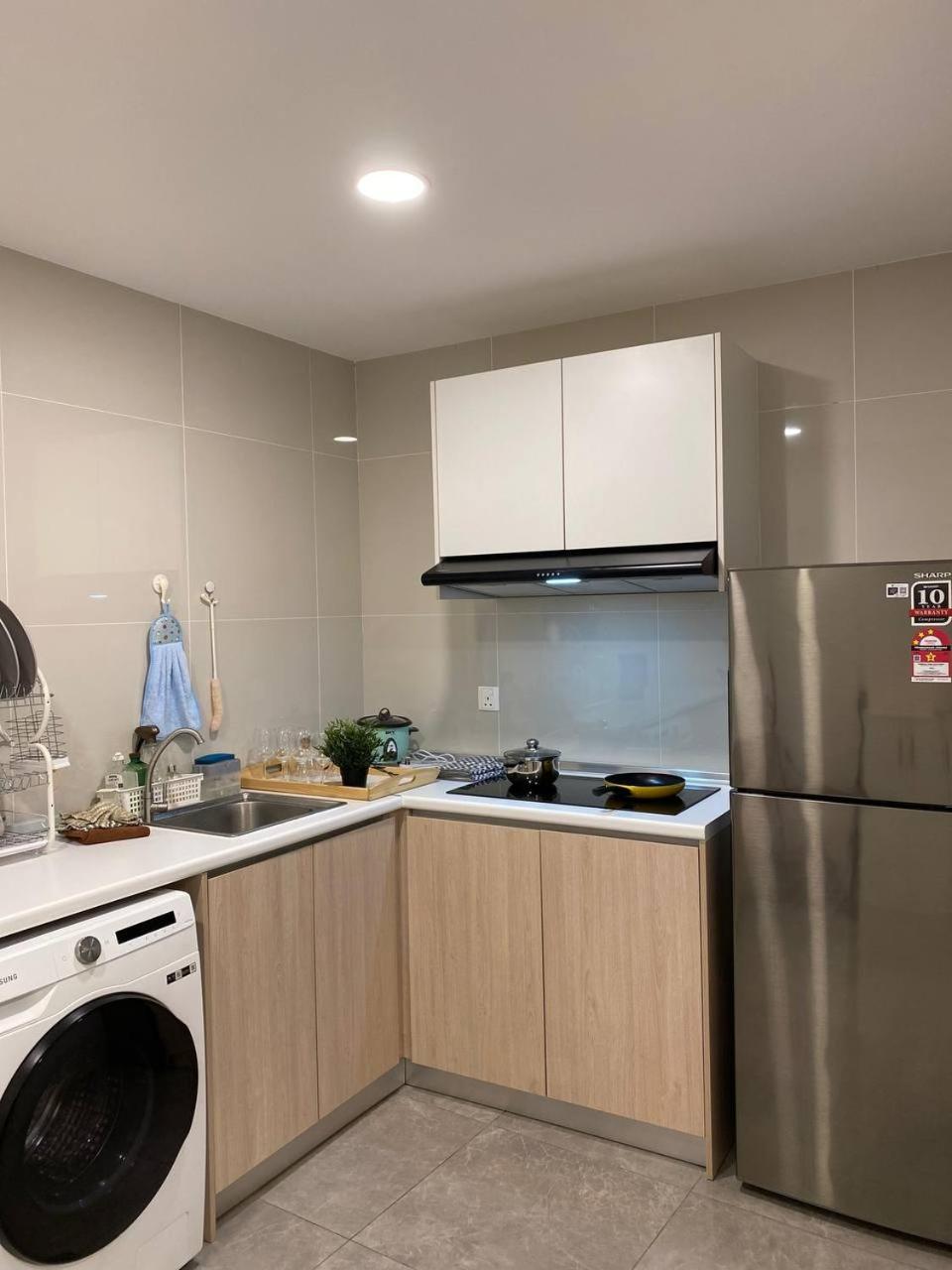 Elegant 1BR in OOAK Suites, Mont Kiara KL - Walk to Malls & Dining