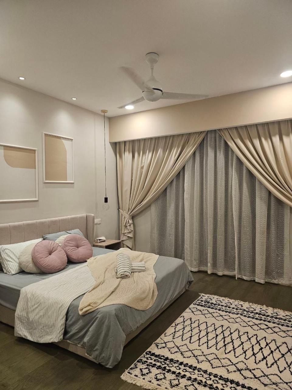 Elegant 1BR in OOAK Suites, Mont Kiara KL - Walk to Malls & Dining