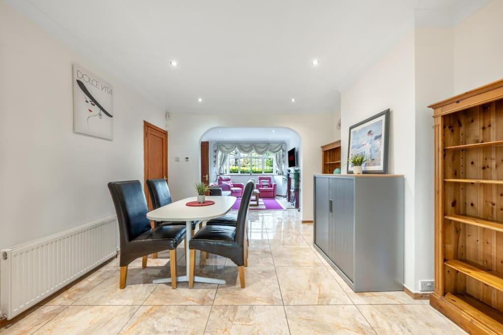 Lovely 5 Bed House in Barnet , home away from home view 5