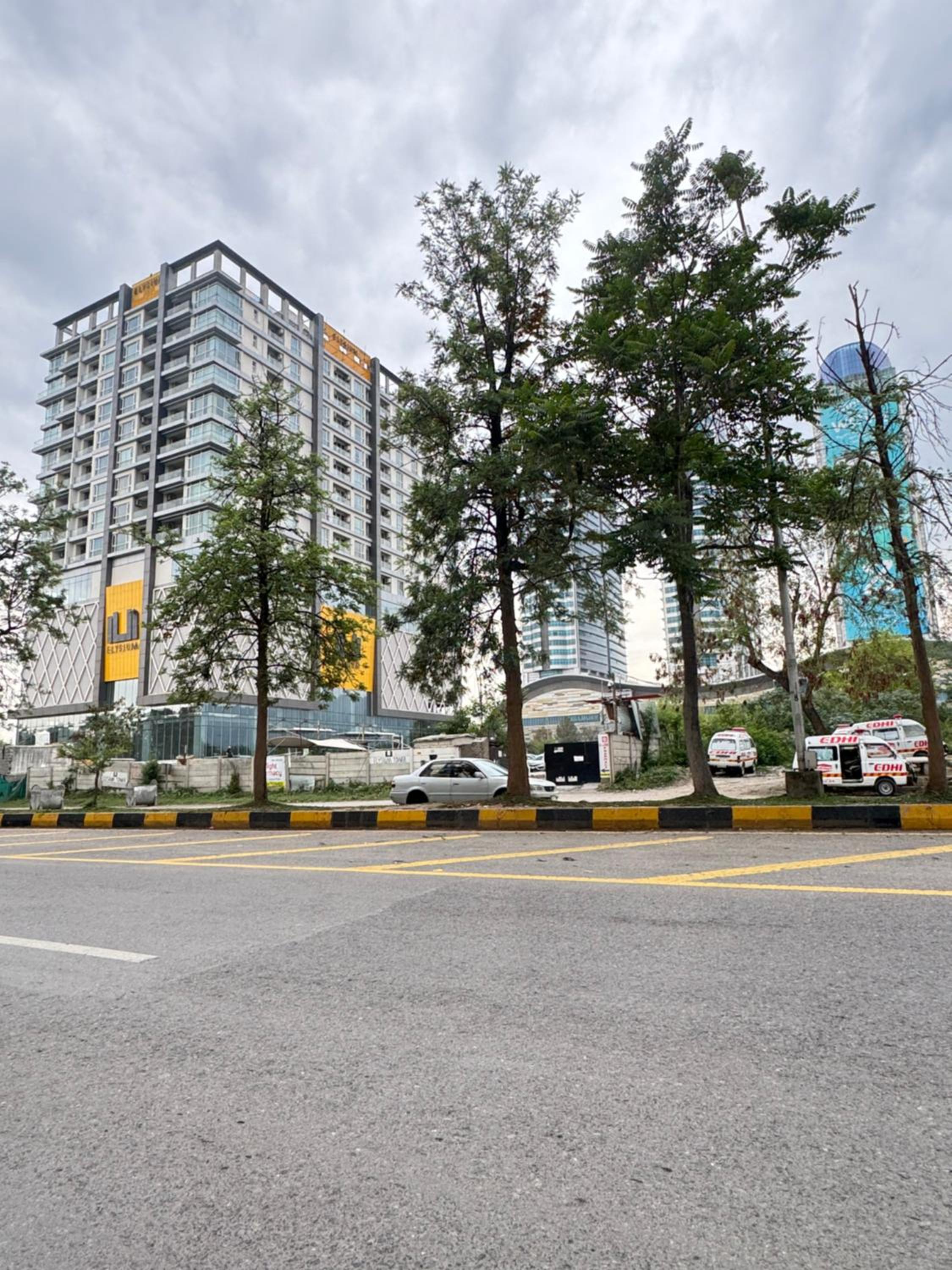 Sky Vista Executive Apartments - Centaurus Mall View