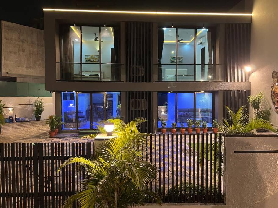 Stayhaven Starmount 4BHK & pool view 4