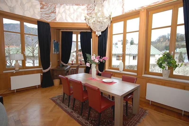 Überdurchschnittliche möblierte Vier-Zimmer-Wohnung im 1 OG in zentrumsnaher Lage von Bad Reichenhall