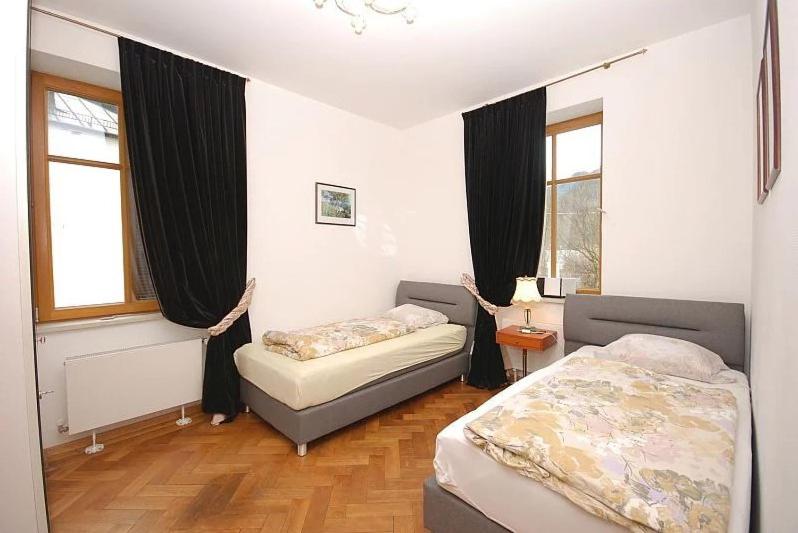 Überdurchschnittliche möblierte Vier-Zimmer-Wohnung im 1 OG in zentrumsnaher Lage von Bad Reichenhall