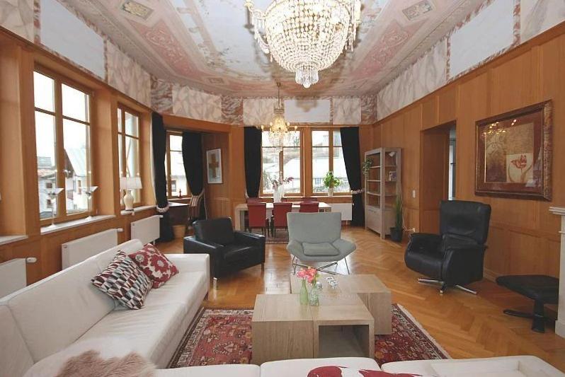 Überdurchschnittliche möblierte Vier-Zimmer-Wohnung im 1 OG in zentrumsnaher Lage von Bad Reichenhall