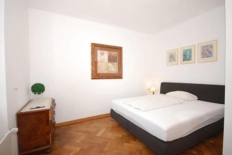 Überdurchschnittliche möblierte Vier-Zimmer-Wohnung im 1 OG in zentrumsnaher Lage von Bad Reichenhall